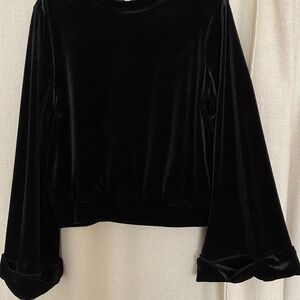 Leith - Black Velvet Top  w wide arms
